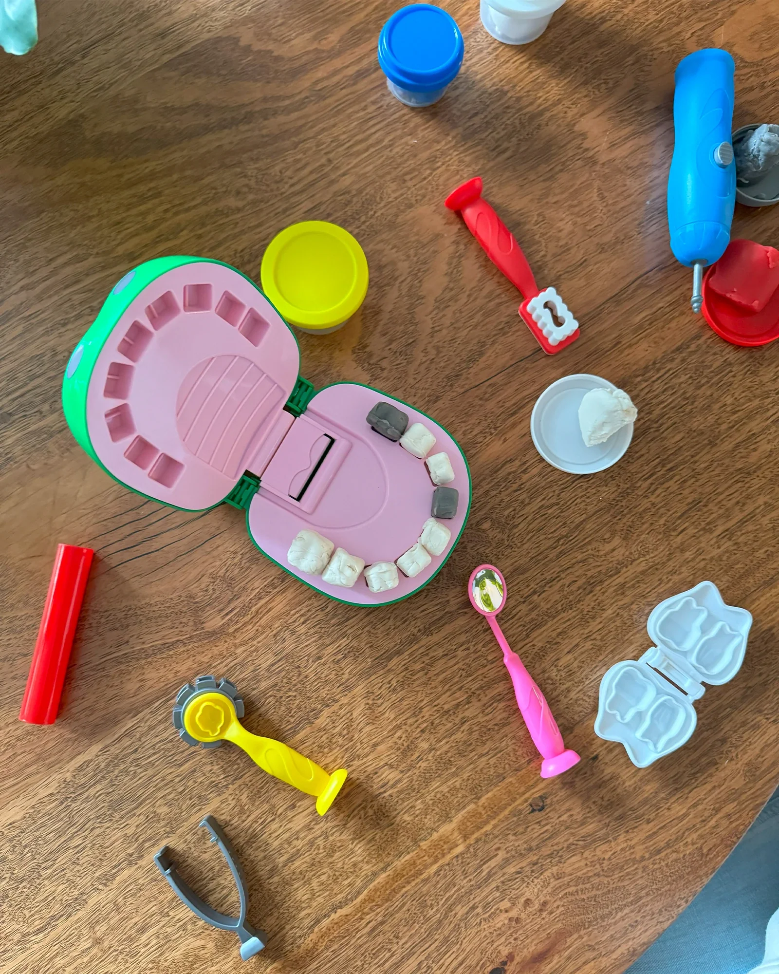 Crocodile Dentist Dough Playset - Image 3